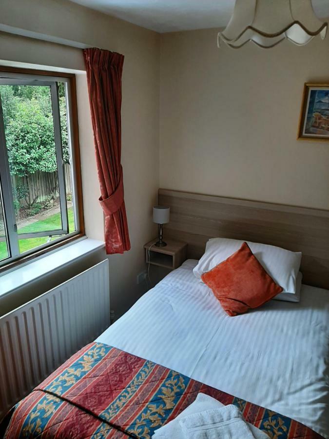 The Pilgrim'S Guest House Newbury  Bagian luar foto